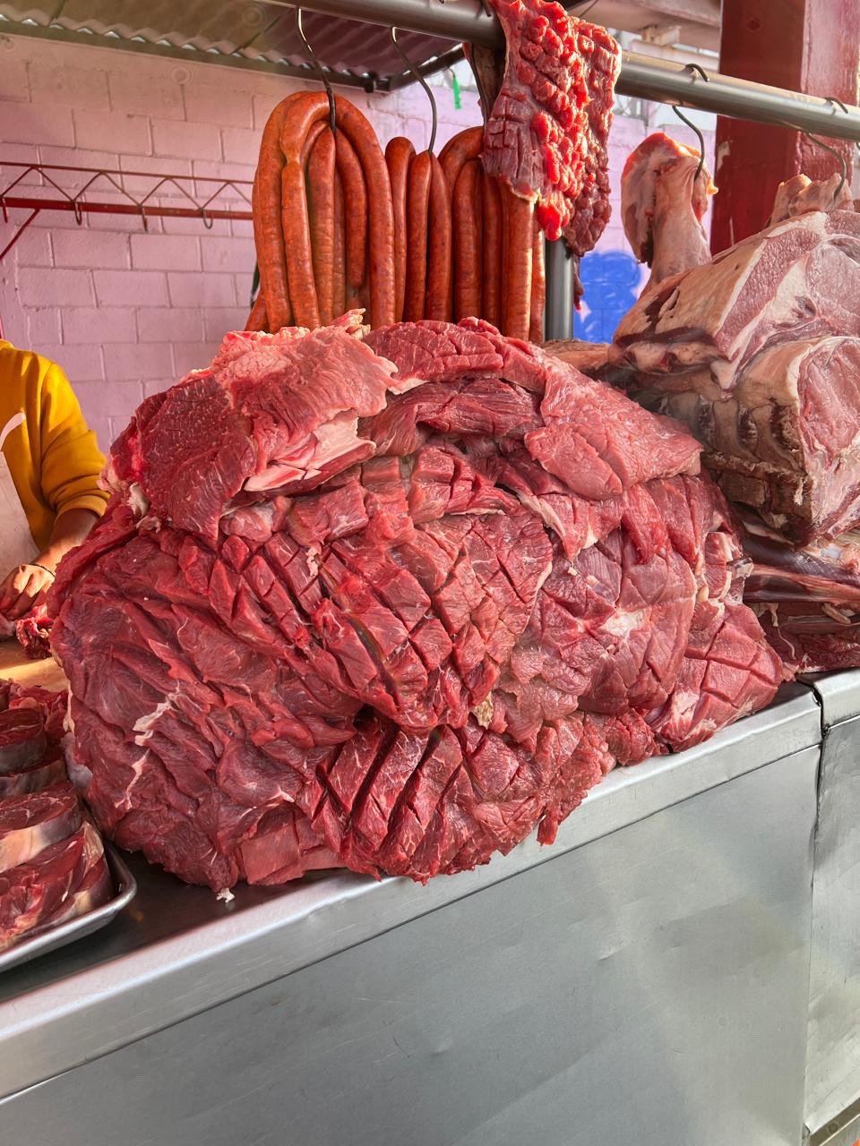 Carne de res en mostrador