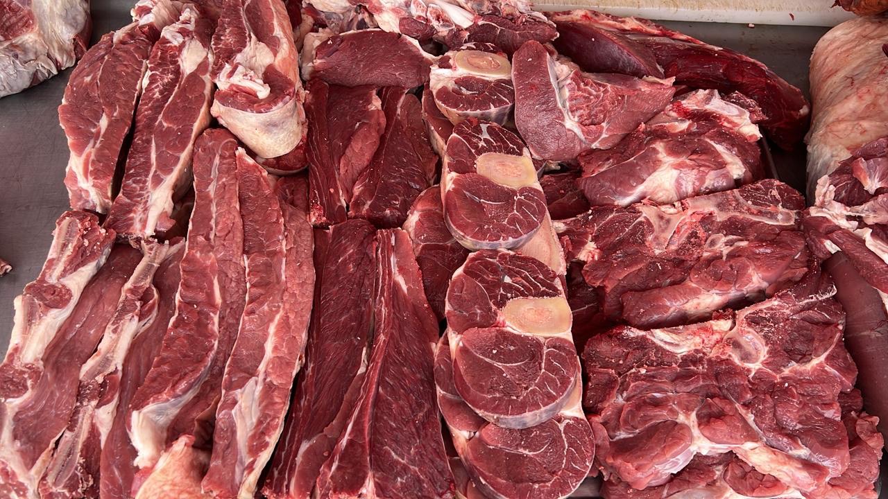 Variedad de piezas de res