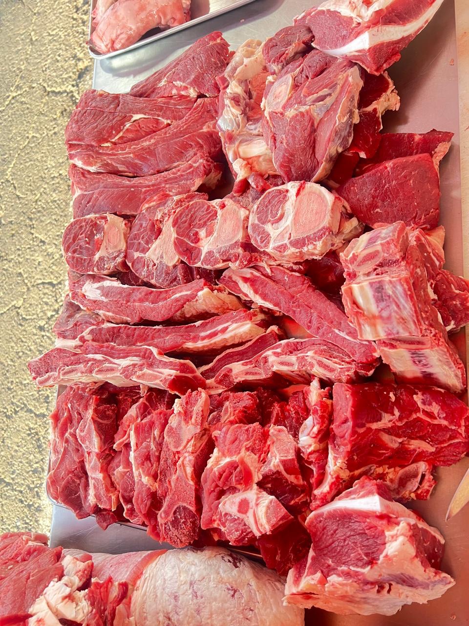 Piezas de res acomodadas